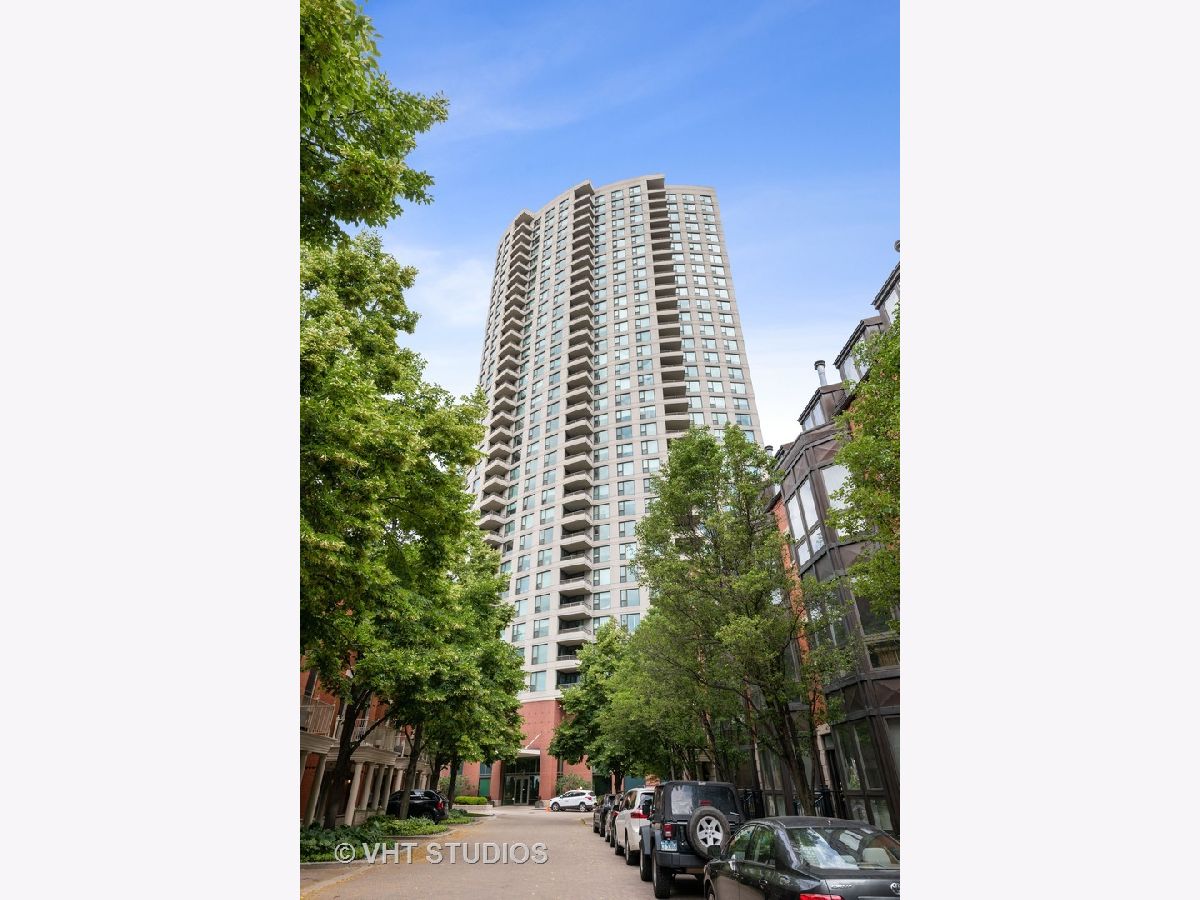 Condominiums Sold Kinzie Park Tower Chicago Illinois, 501 Clinton