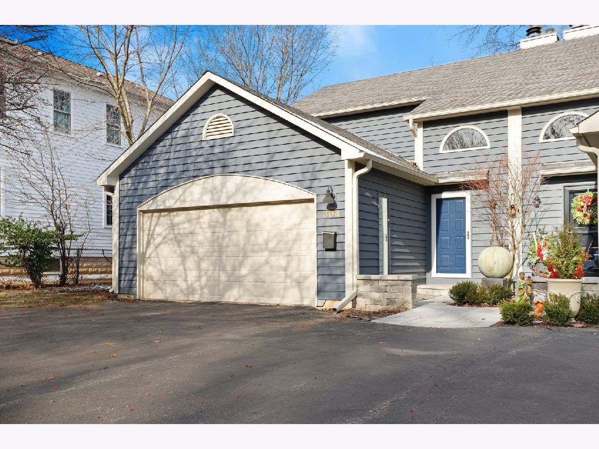 Condos & Townhomes Sold S.f. Miller Lake Forest Illinois, 304 Granby