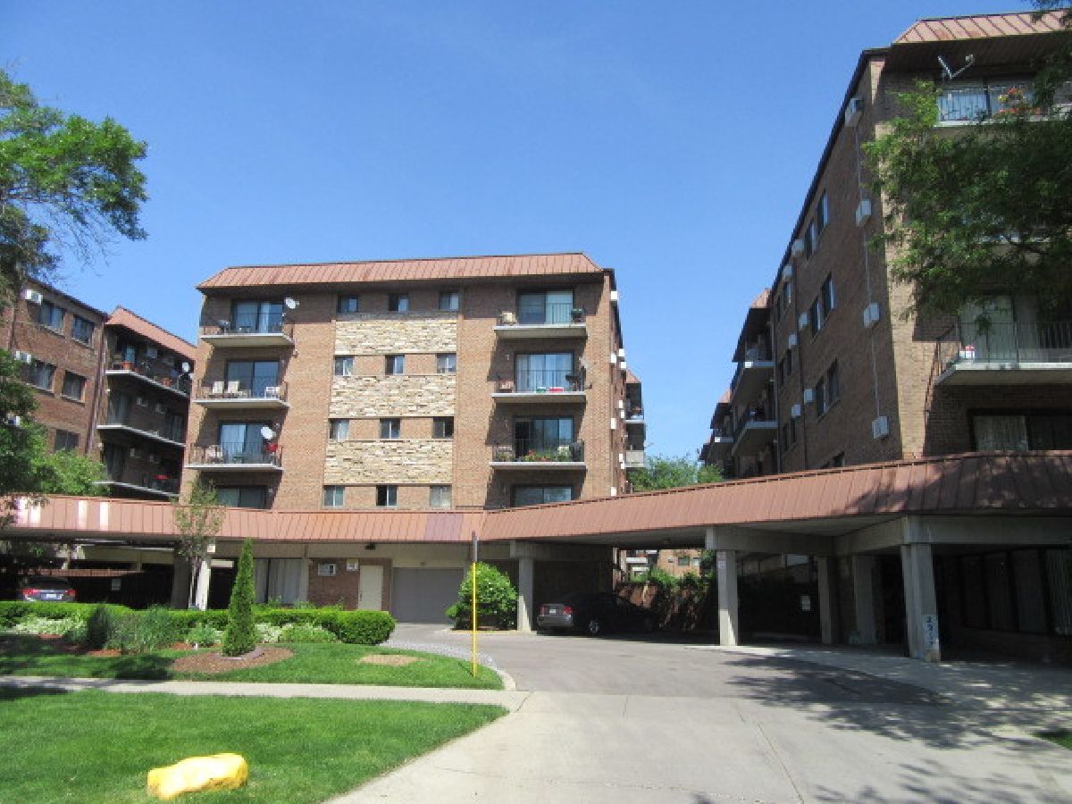 Condominiums & Homes Rented Oakfield West Chicago Illinois, 2317 Neva