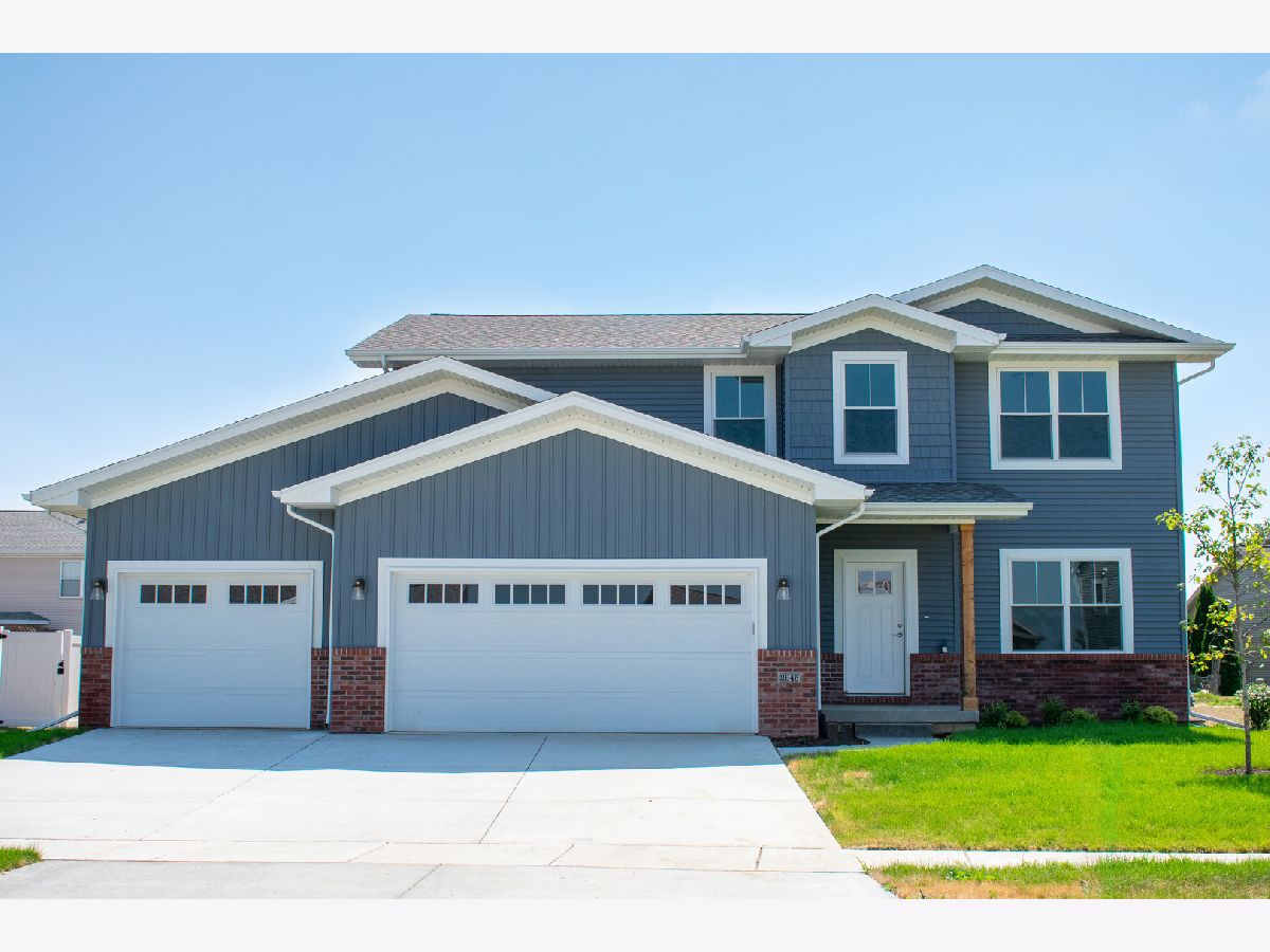 Homes & Condos & Townhomes Sold North Bridge Normal Illinois, 2945 Glendale