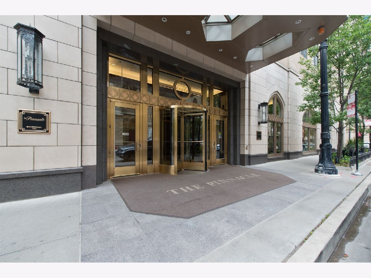 Condominiums Rented The Pinnacle Chicago Illinois, 21 Huron
