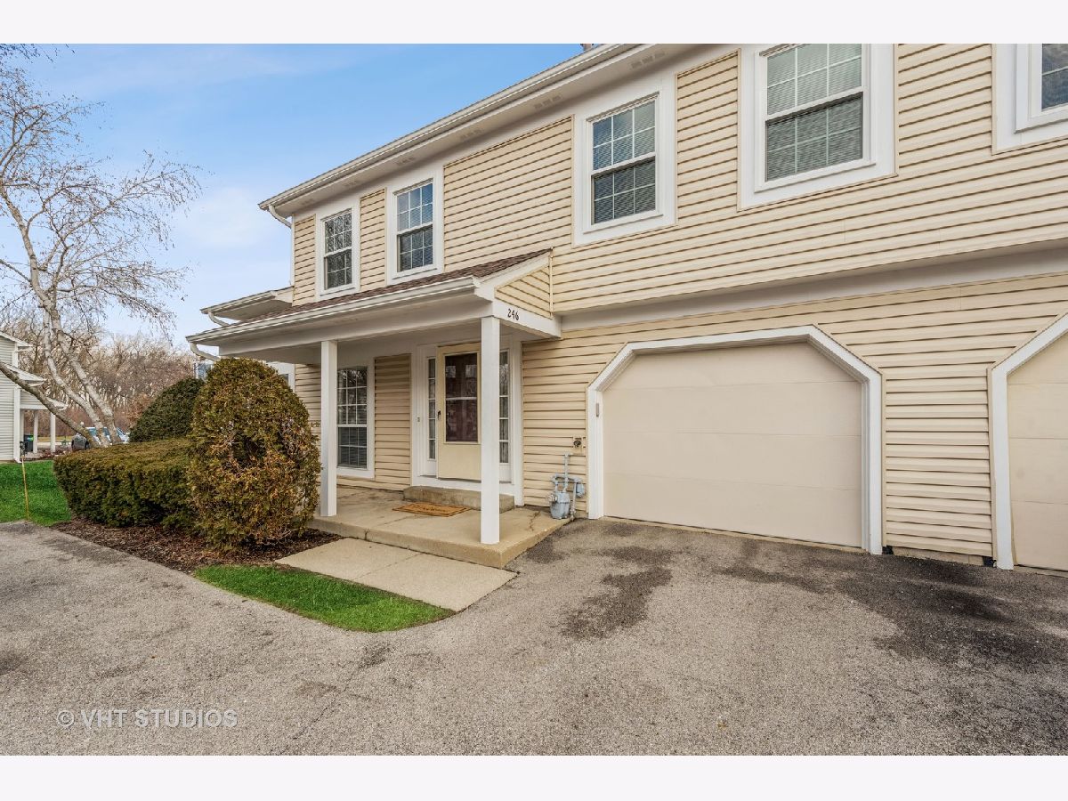 Townhomes Sold Southgate Manor Streamwood Illinois, 246 Acorn