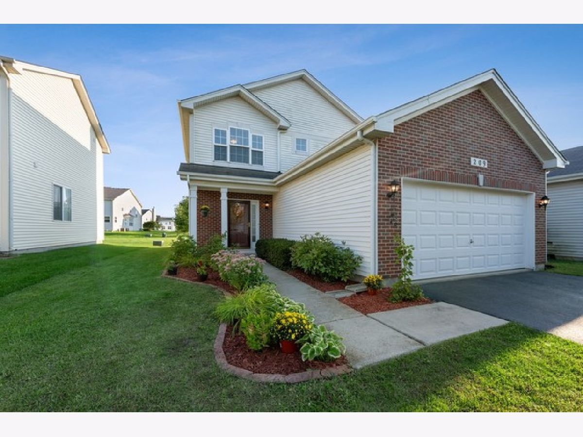 Homes & Townhomes Rented Lakewood Grove Round Lake Illinois, 209 Norwell