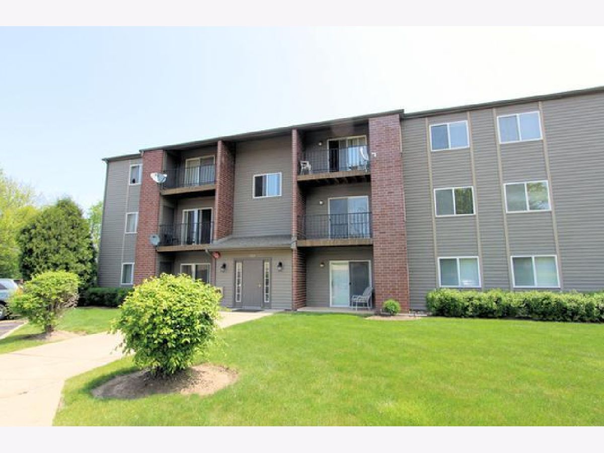 Condominiums Rented Elm Lane Condos Woodstock Illinois, 727 Elm