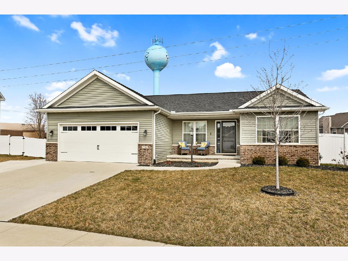 Homes & Condos & Townhomes Sold Prairie Crossing Mahomet Illinois, 714 Gavin