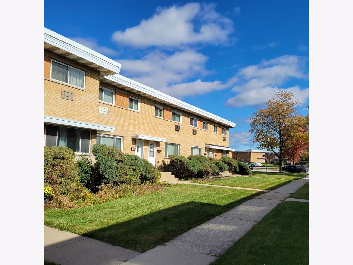 Townhomes & Condos Sold Greenwood Park Des Plaines Illinois, 9668 Lois