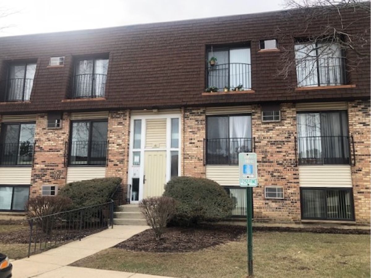 Condominiums Rented Watersedge Glendale Heights Illinois, 181 Waters Edge