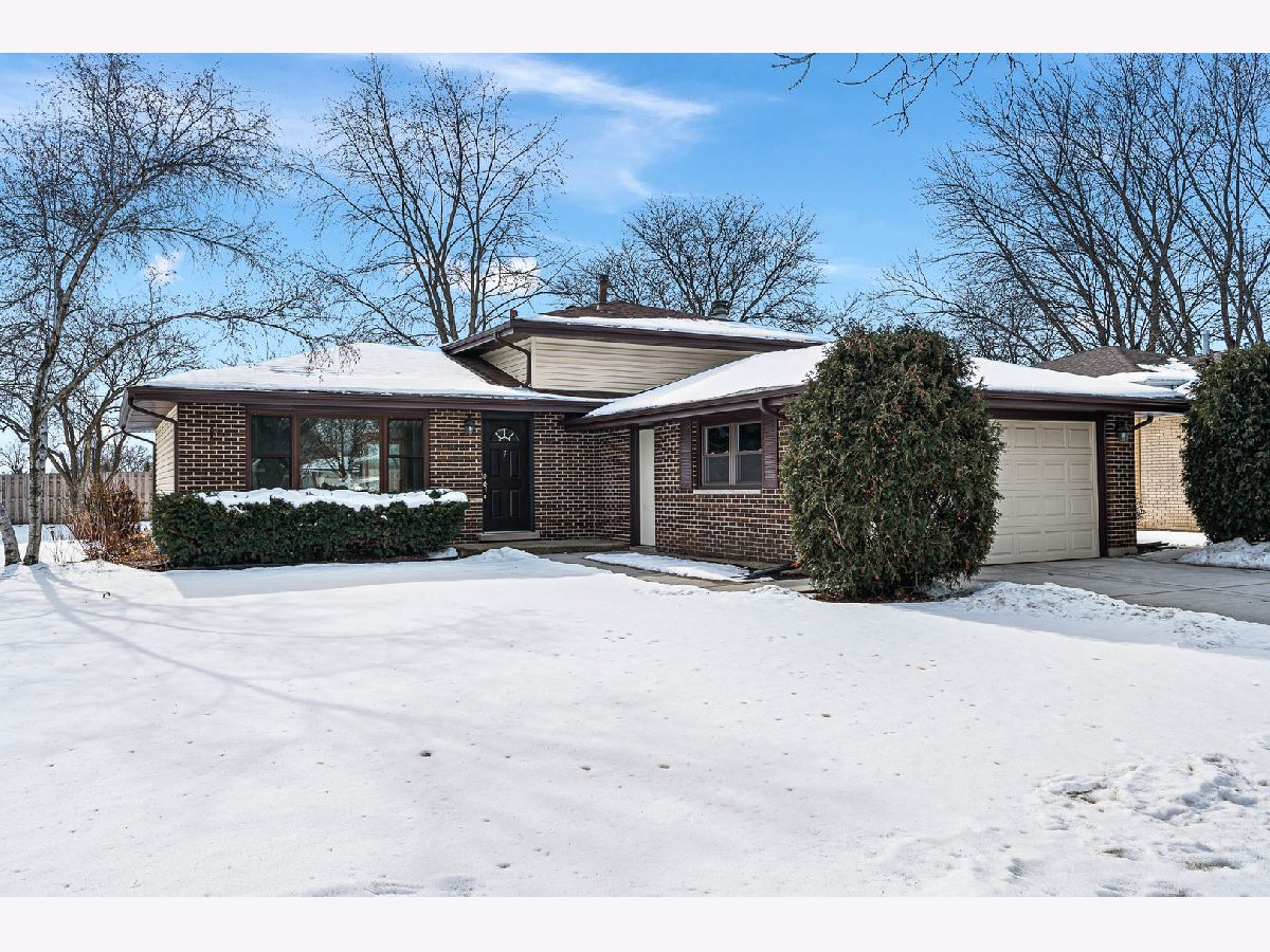 Homes Sold Tiburon Arlington Heights Illinois, 1857 Spring Ridge