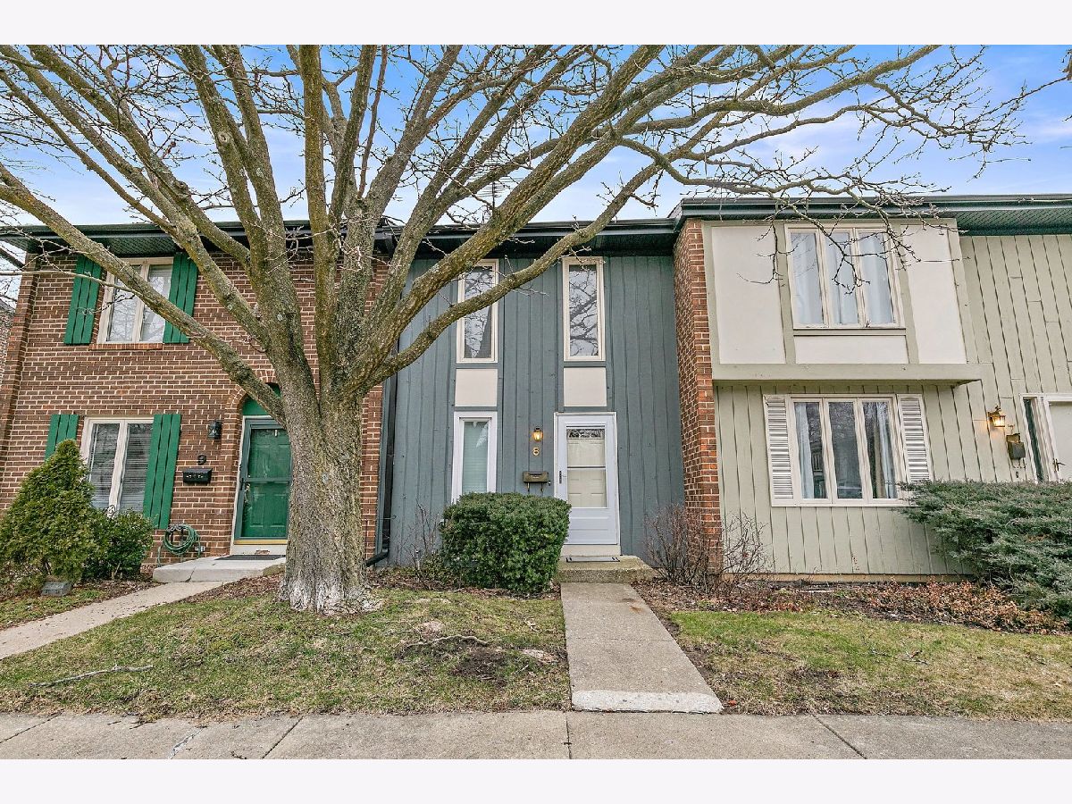 Townhomes Sold Garden Quarter Elgin Illinois, 8 Pioneer Park