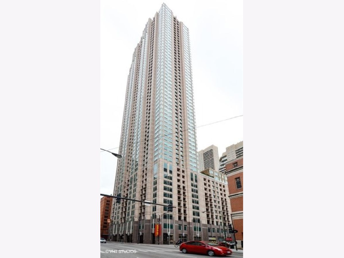 Condos & Townhomes Rented Millenium Centre Chicago Illinois, 33 Ontario