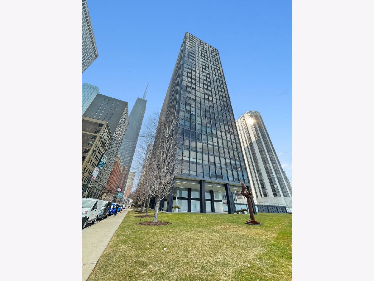 Condominiums Rented Mies Van Der Rohe Chicago Illinois, 900 Lake Shore