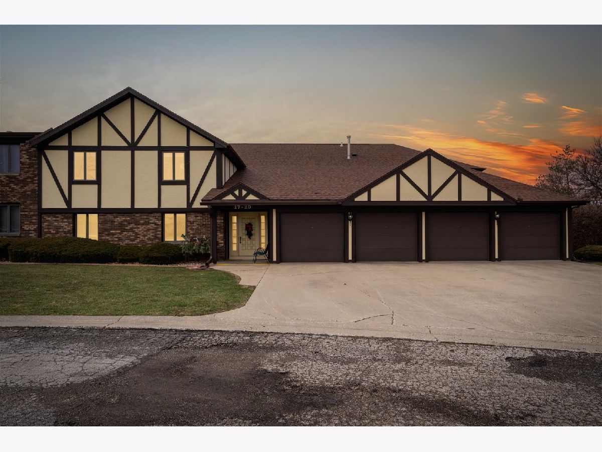 Condos & Townhomes Sold Country Club Place Pontiac Illinois, 19 Crystal