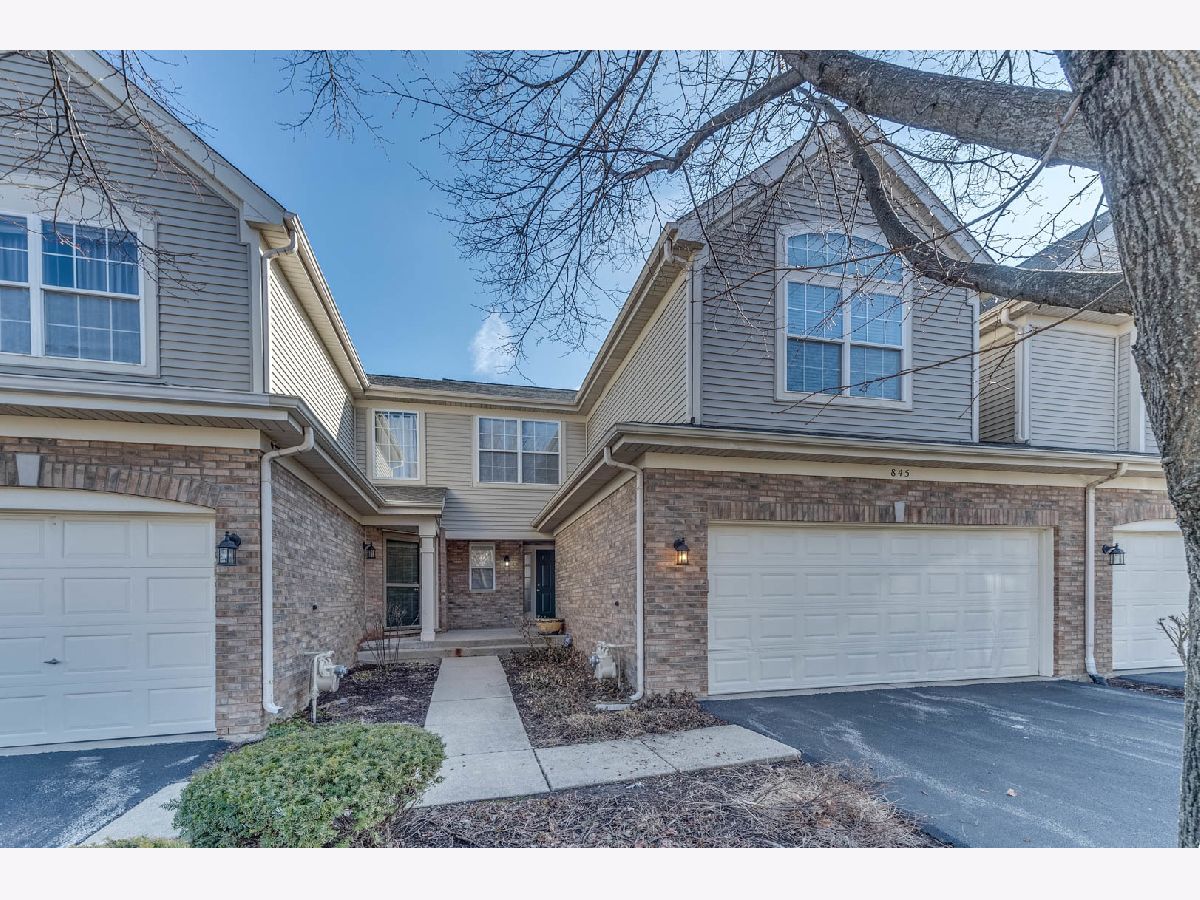 Townhomes Rented Mckenzie Station Lisle Illinois, 845 Mckenzie Station