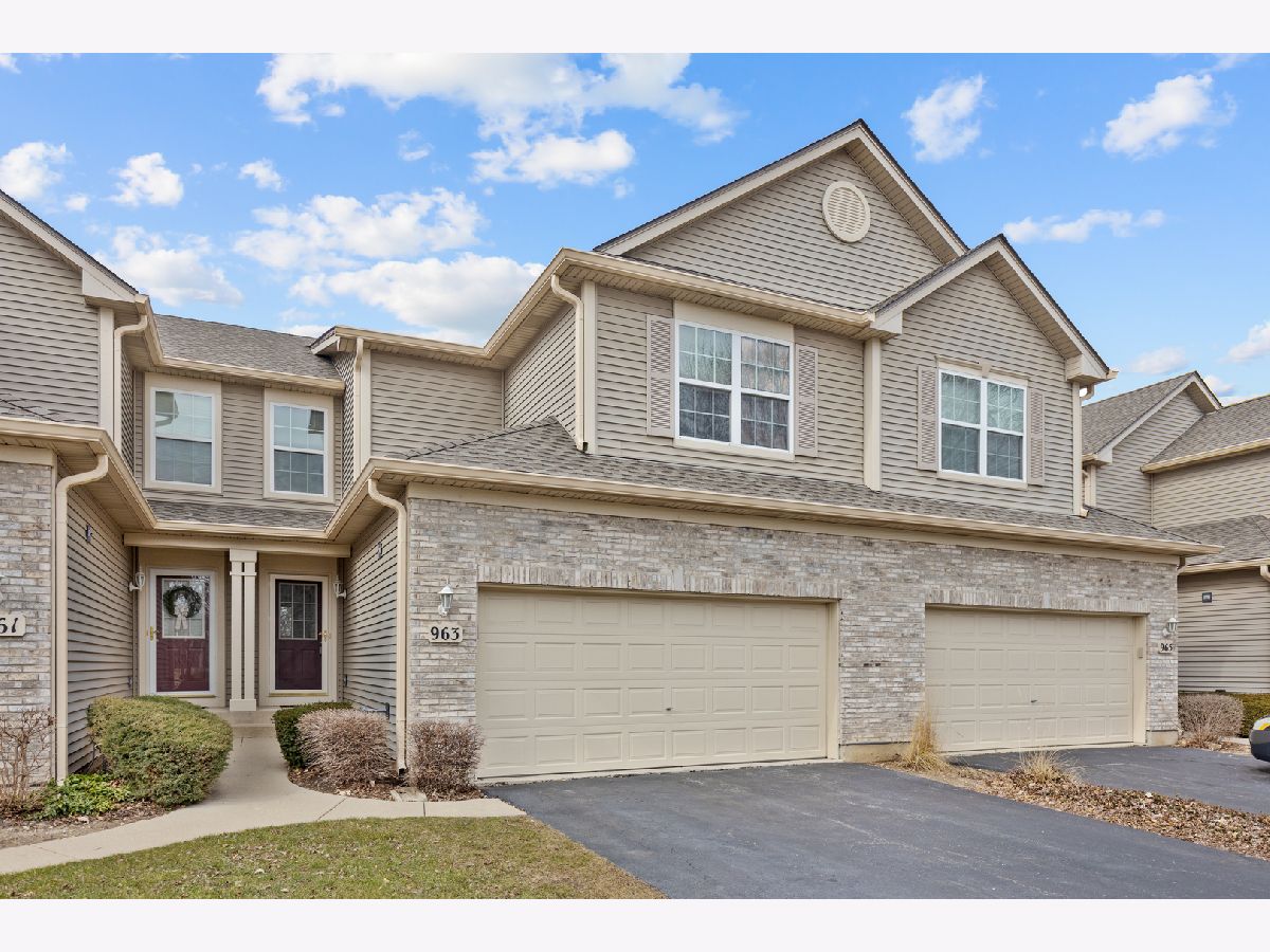 Townhomes & Homes Sold Oak Ridge Elgin Illinois, 963 Oak Ridge