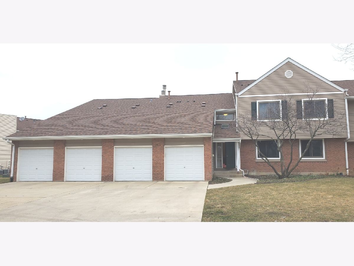 Townhomes & Condos & Homes Sold Hidden Lake Buffalo Grove Illinois, 232 Winding Oak