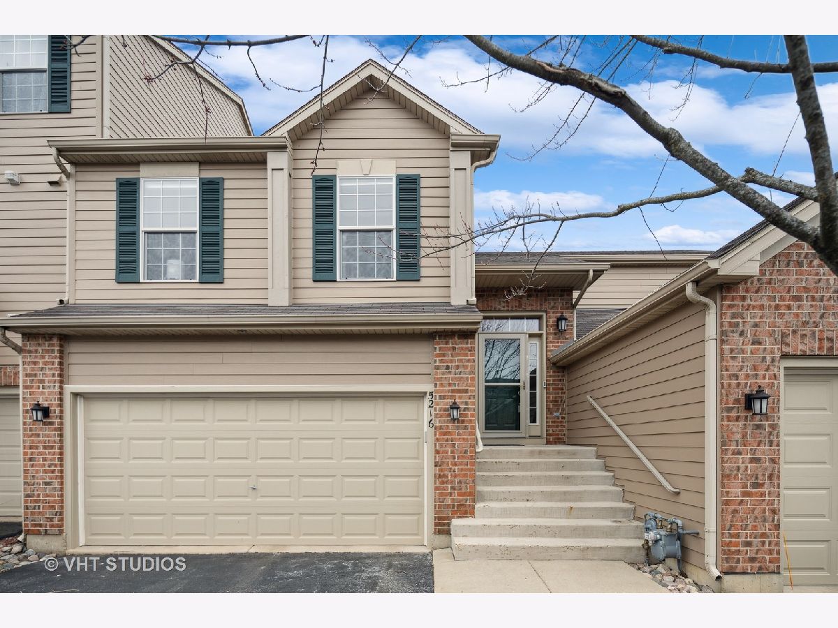 Townhomes & Condos & Homes Sold Abbey Ridge Mchenry Illinois, 5216 Cobblers Xing