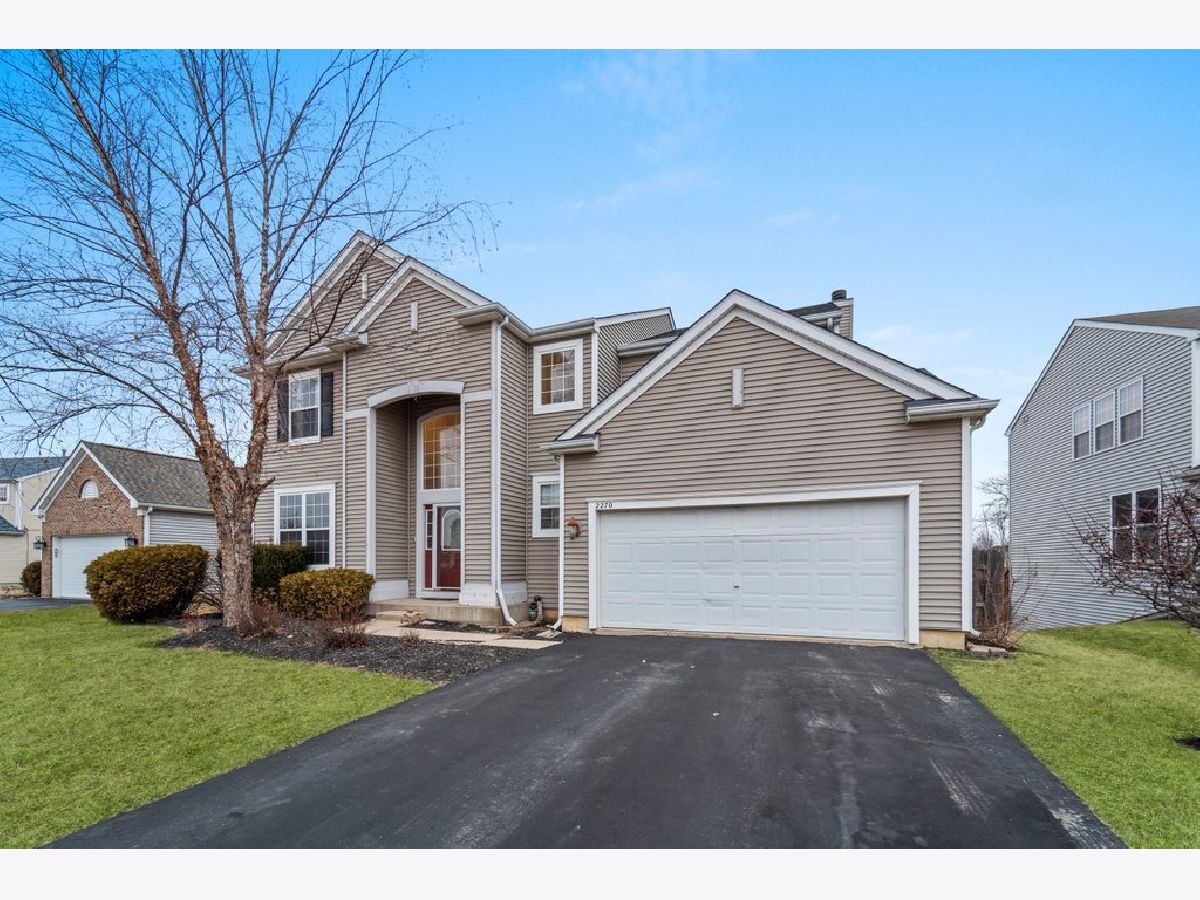 Homes & Condos & Townhomes Sold Valley Lakes Round Lake Beach Illinois, 2270 Cascade