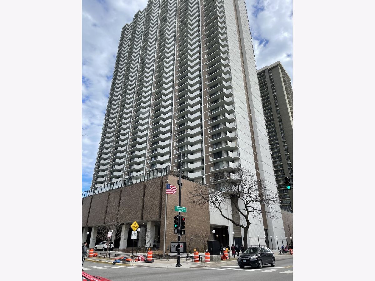 Condominiums Rented Malibu East Chicago Illinois, 6033 Sheridan
