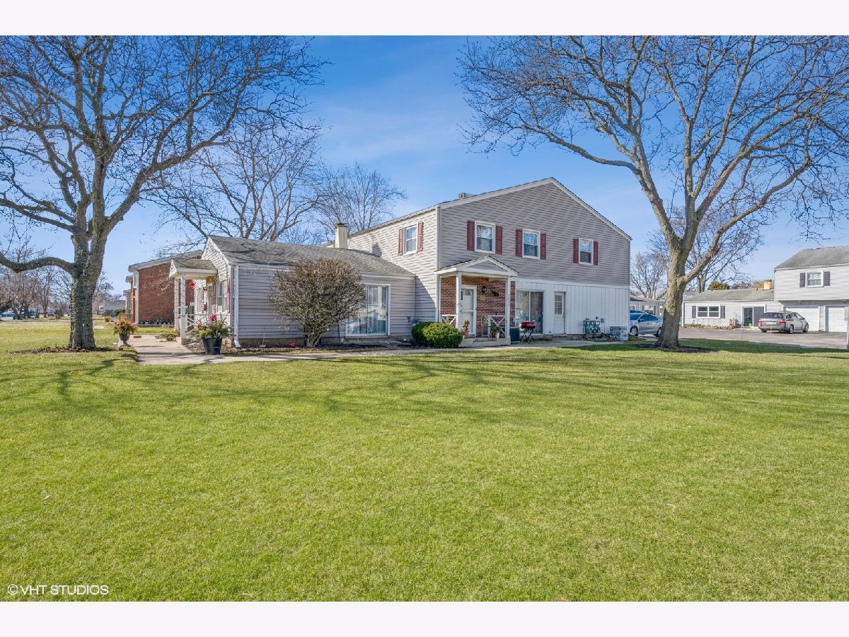 Townhomes & Condos & Homes Sold Bartlett Green Bartlett Illinois, 104 Daniel