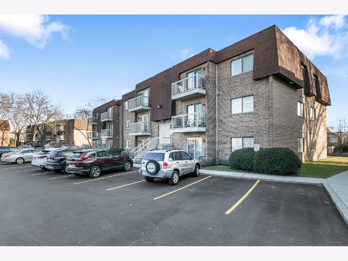 Condominiums Sold Central Village Mount Prospect Illinois, 713 Central