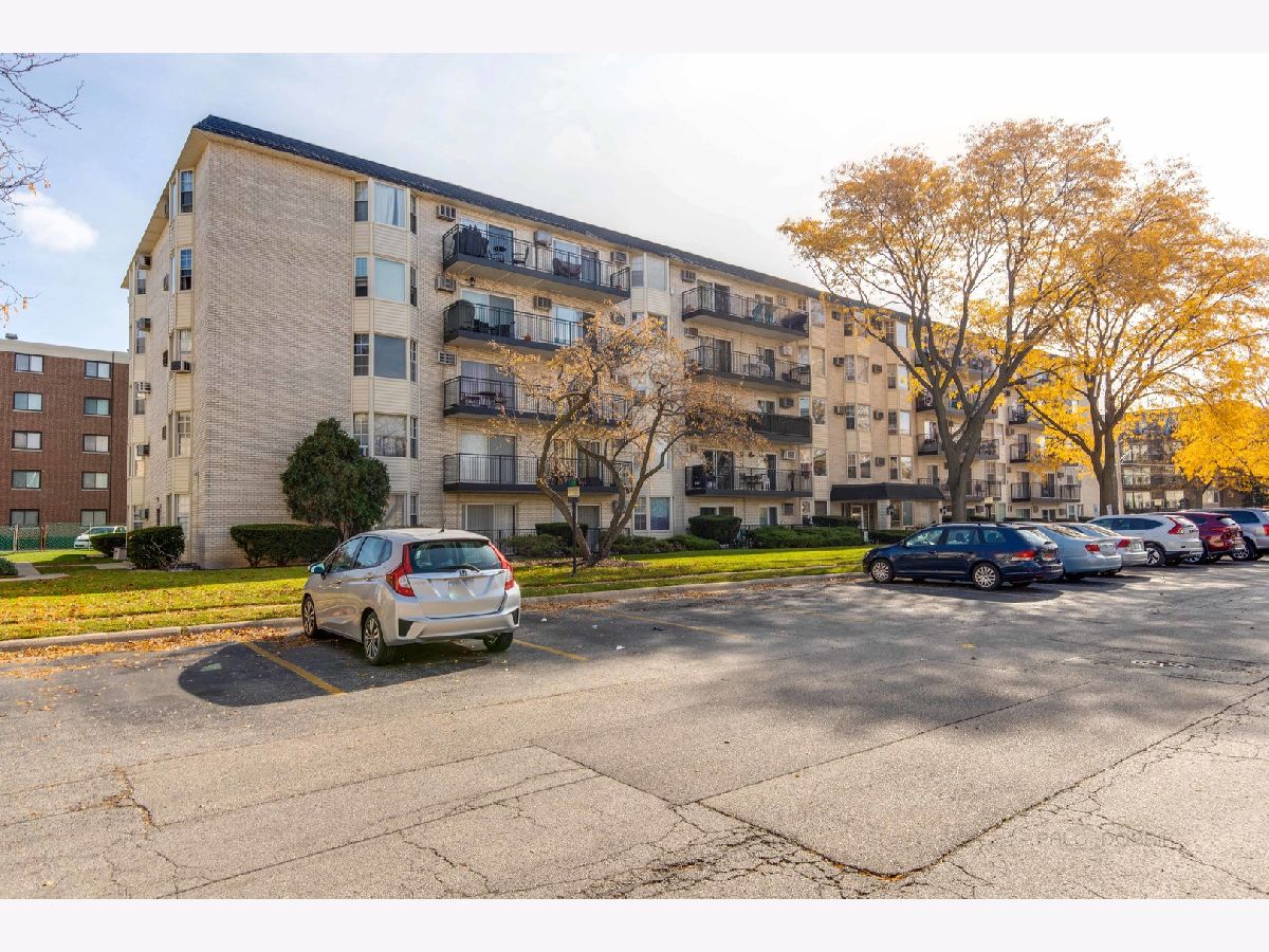 Condominiums Sold Edens Point Morton Grove Illinois, 5506 Lincoln