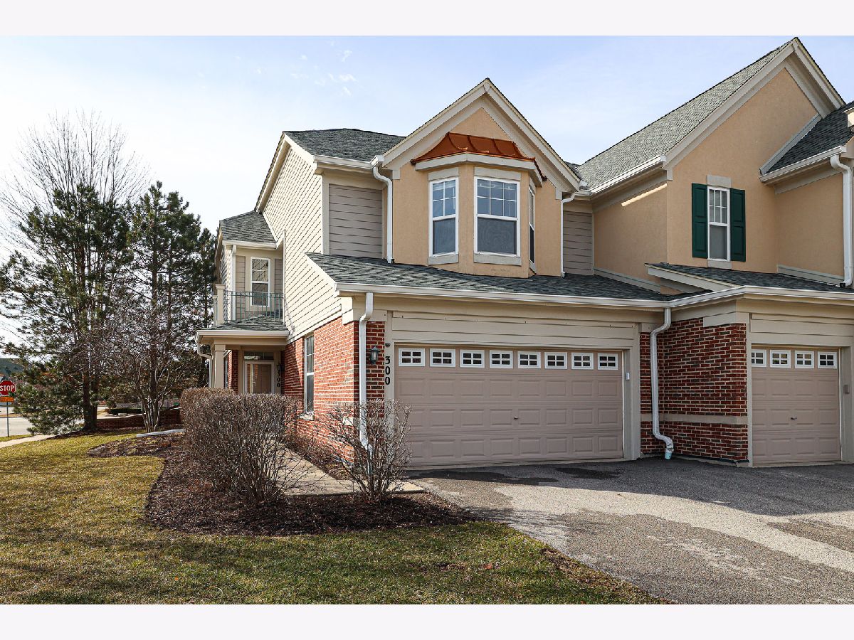 Townhomes & Condos Sold Pinehurst Vernon Hills Illinois, 300 Pine Lake