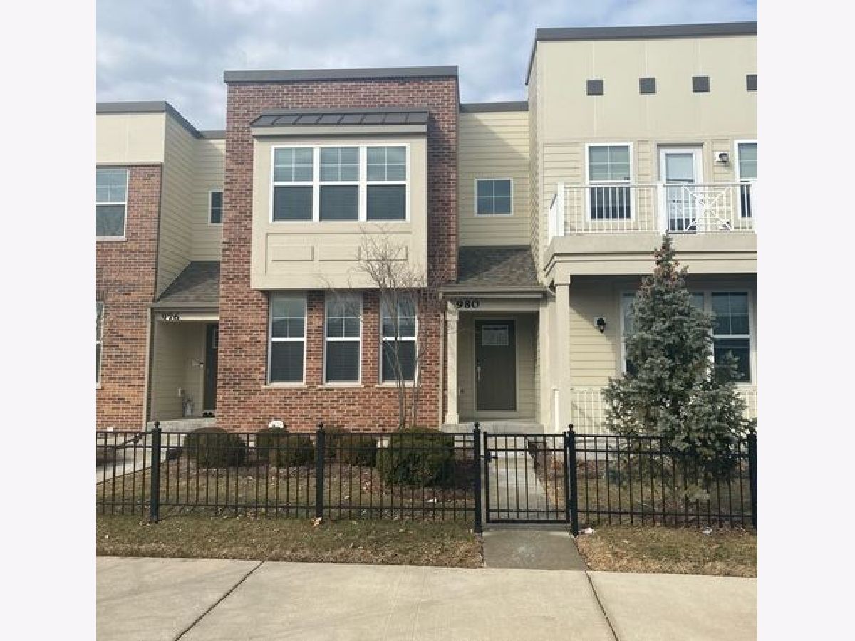 Townhomes Rented Union Square Aurora Illinois, 980 Station