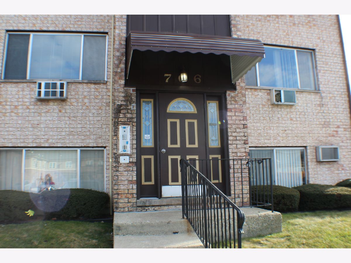 Subdivision Rented Countryside Mount Prospect Illinois, 706 Ivanhoe