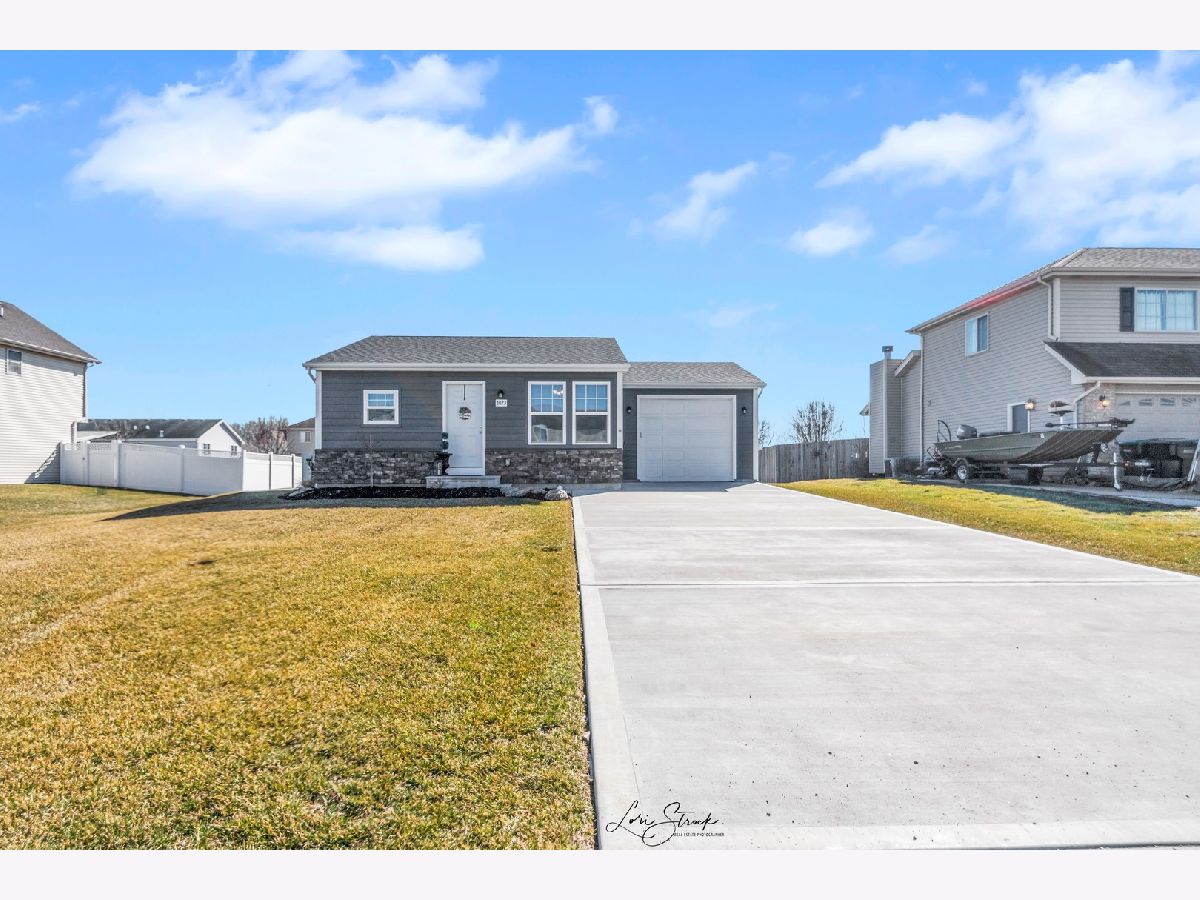 Homes & Condos & Townhomes Sold Hickory Trails Braidwood Illinois, 1073 Cermak