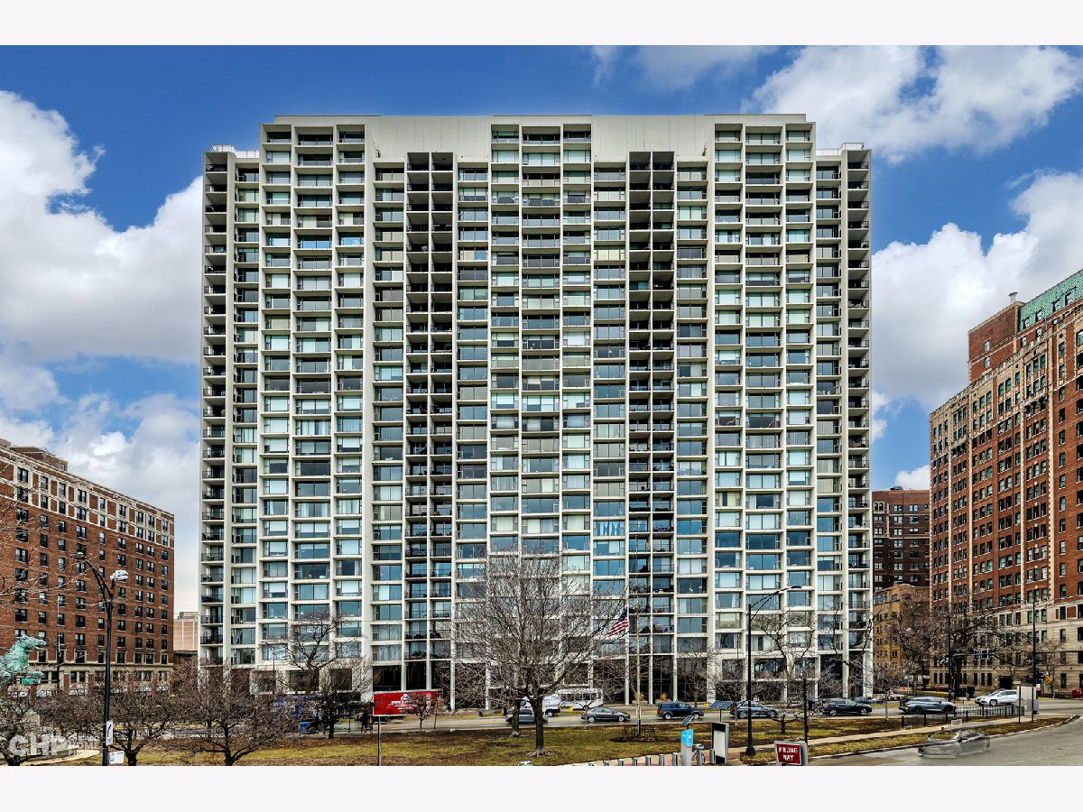 Condominiums Sold Harbor House Chicago Illinois, 3200 Lake Shore