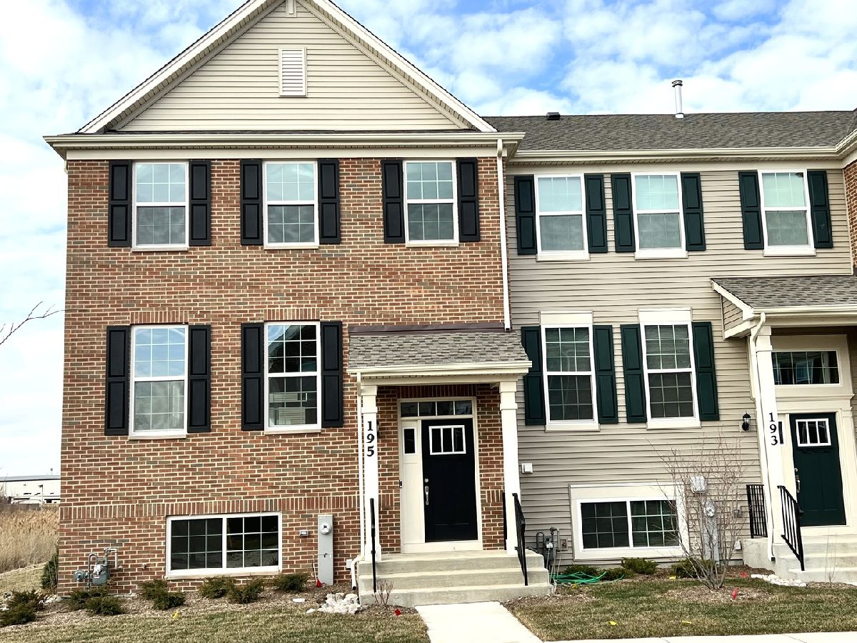 Townhomes & Homes Rented Southbury Oswego Illinois, 195 Lakeshore