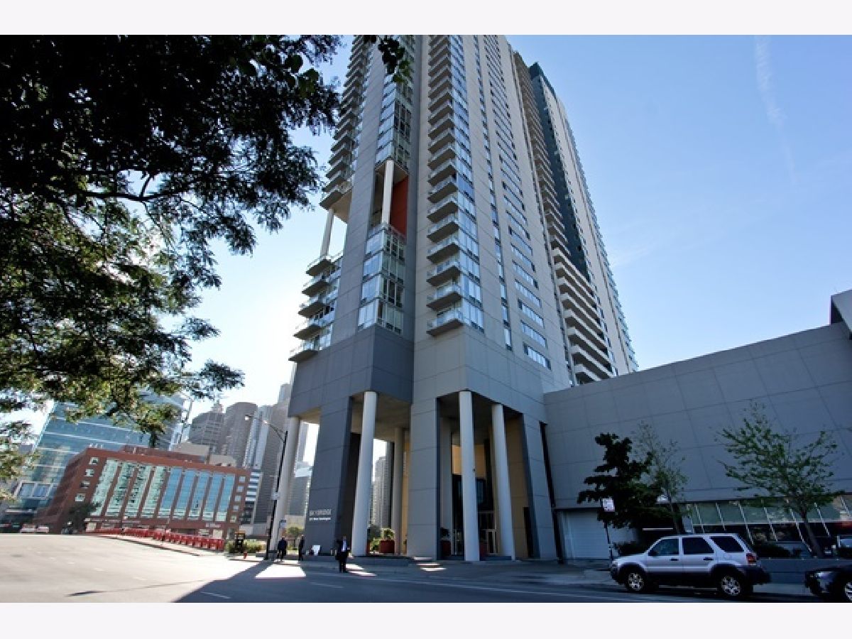 Condominiums Rented Skybridge Chicago Illinois, 737 Washington