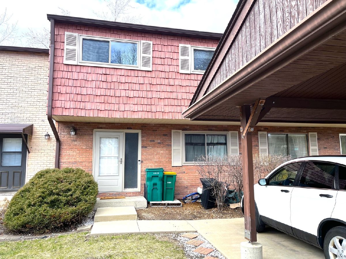 Townhomes Rented Tahoe Village Wheeling Illinois, 492 Navajo