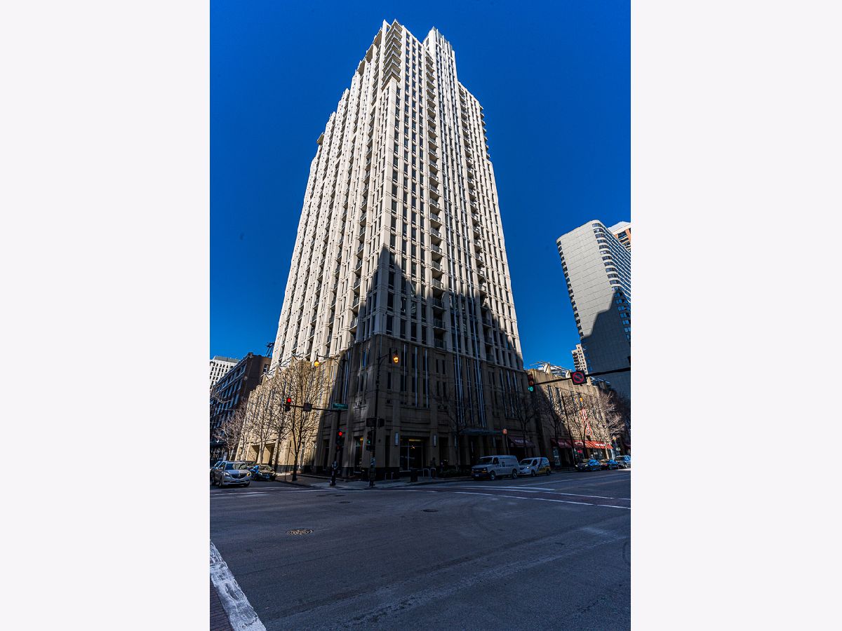 Condominiums Sold Michigan Avenue Towers Chicago Illinois, 1250 Michigan