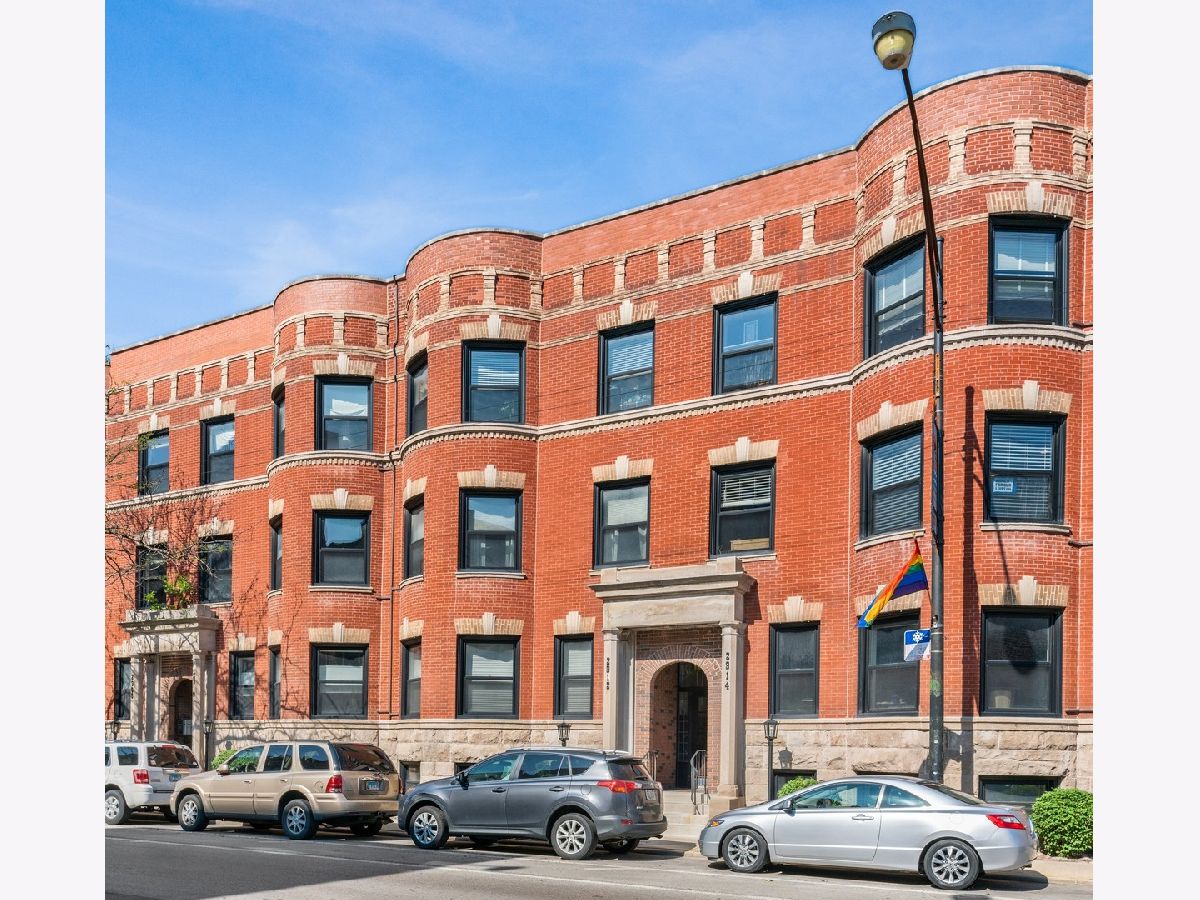 Condominiums Rented Gaslight Village Chicago Illinois, 2912 Halsted