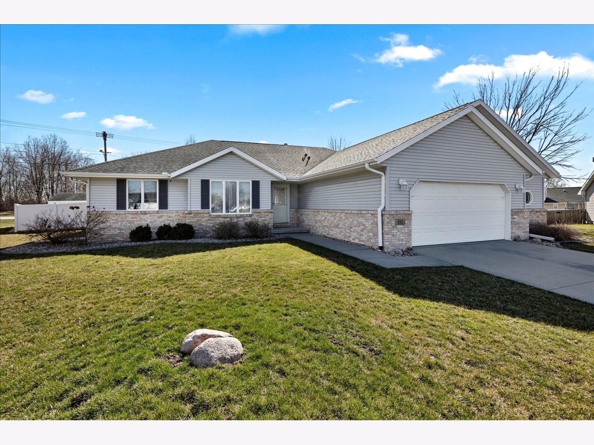 Homes Sold Woodard's Crestlake St Joseph Illinois, 401 Chestnut