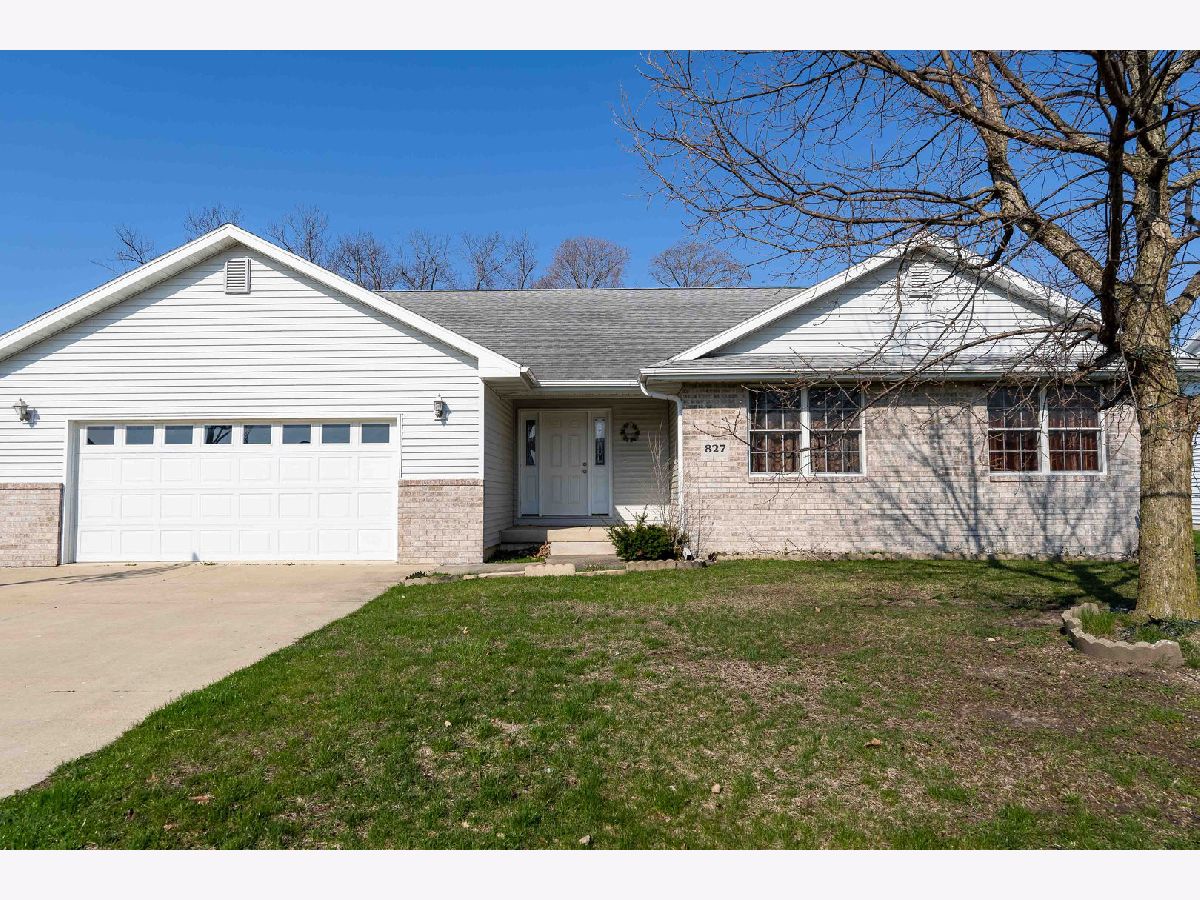 Condos & Townhomes & Homes Sold Belmont Oaks Watseka Illinois, 827 Hanson