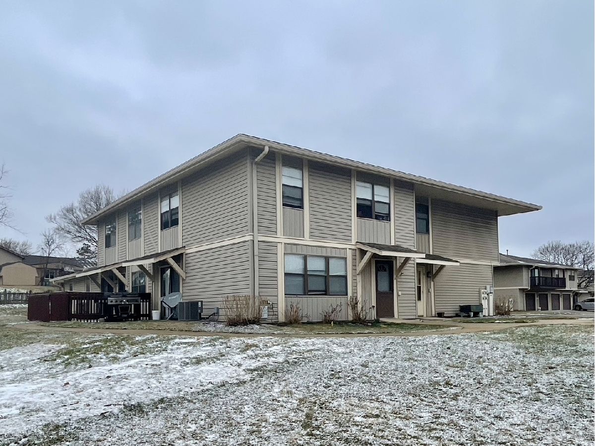 Condos & Townhomes Rented Sierra Blanca Hanover Park Illinois, 5700 Dutch Mill