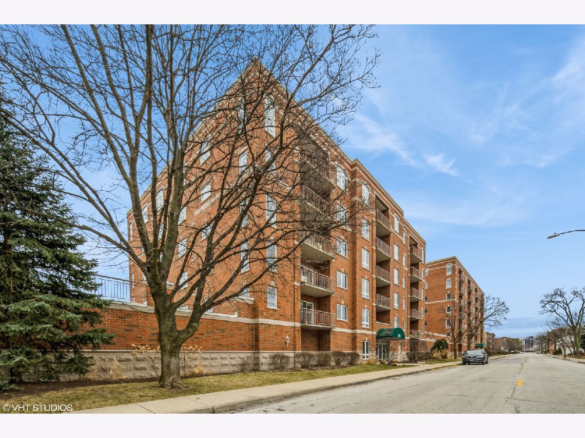 Condominiums Sold Monteclare Condominiums Des Plaines Illinois, 365 Graceland
