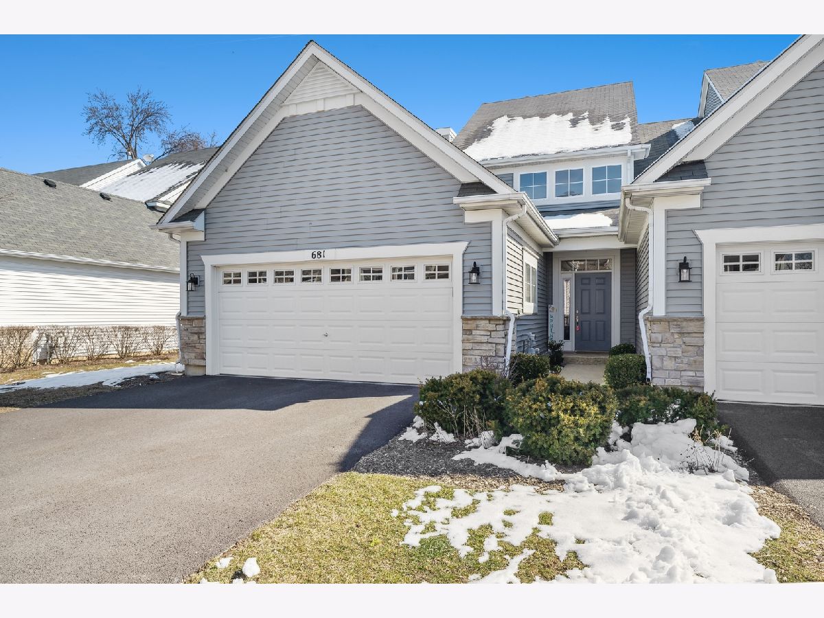 Townhomes & Homes Sold Waters Edge Grayslake Illinois, 681 Shoreline