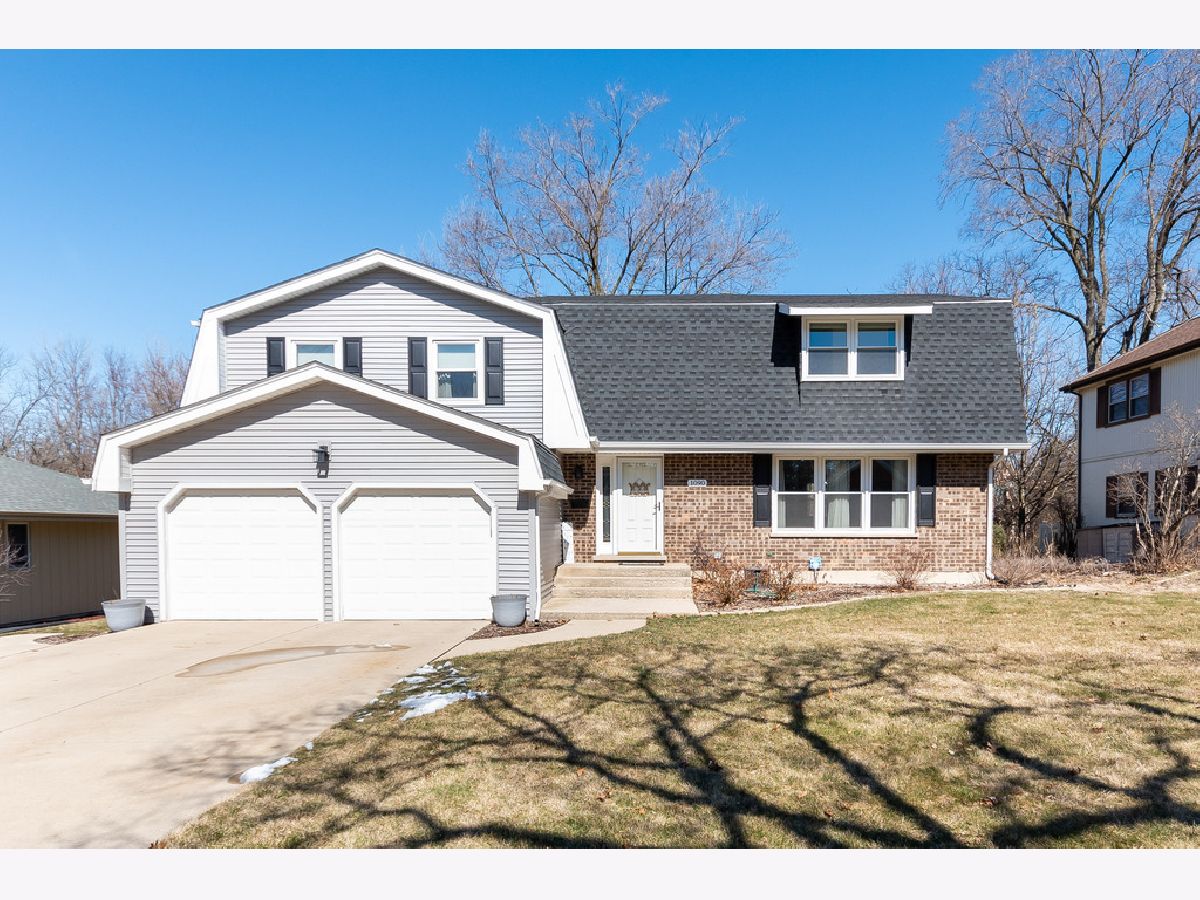 Homes Sold Oak Creek Downers Grove Illinois, 1090 Black Oak