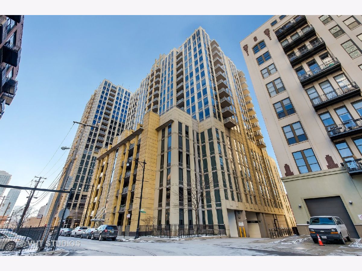 Condominiums Rented Two River Place Chicago Illinois, 720 Larrabee