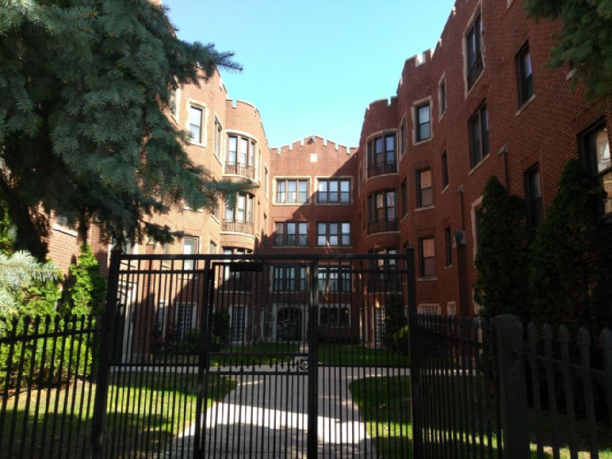 Condominiums Rented Courtyard Condominiums Chicago Illinois, 1942 74th
