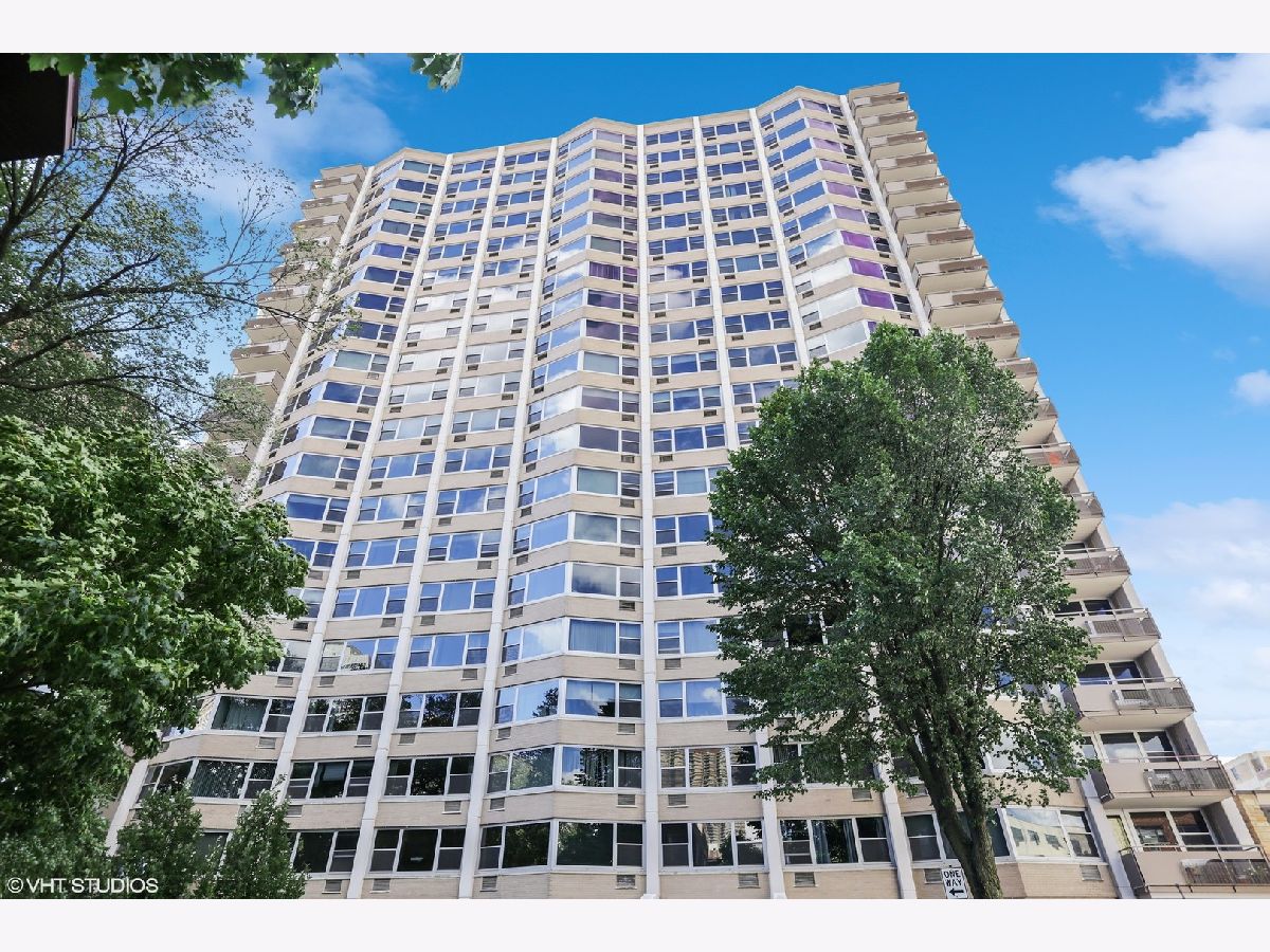 Condominiums Sold 555 Cornelia Condos Chicago Illinois, 555 Cornelia