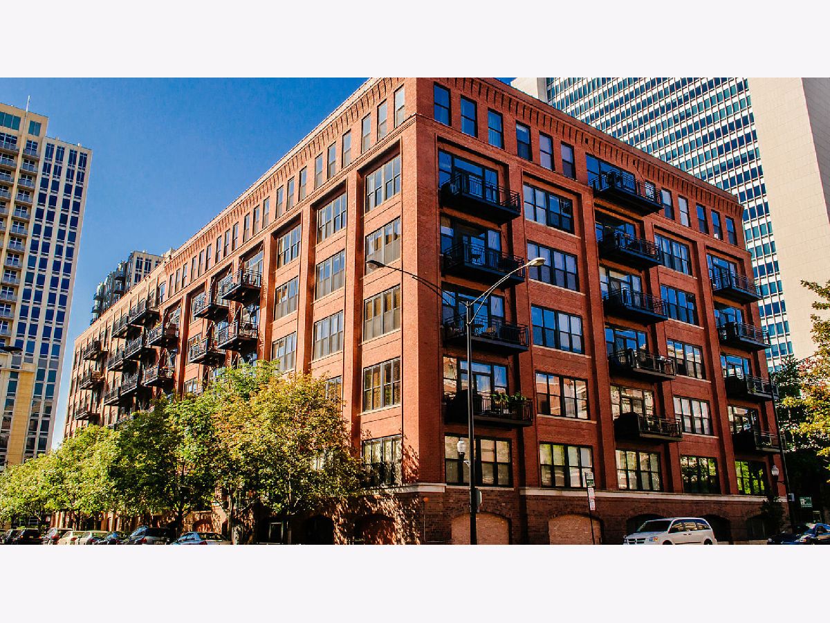 Condominiums Rented River North Commons Chicago Illinois, 520 Huron