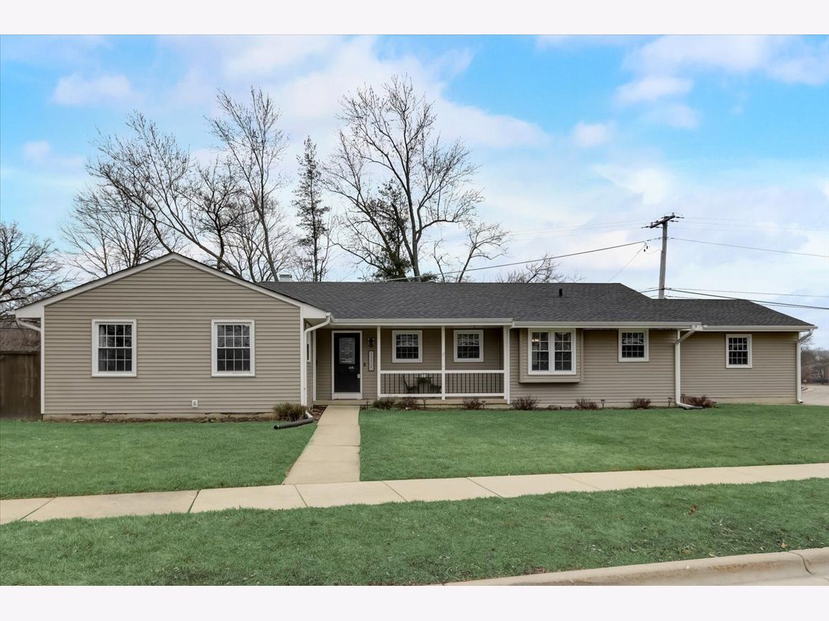 Homes & Condos & Townhomes Sold Country Aire Elgin Illinois, 1205 Royal