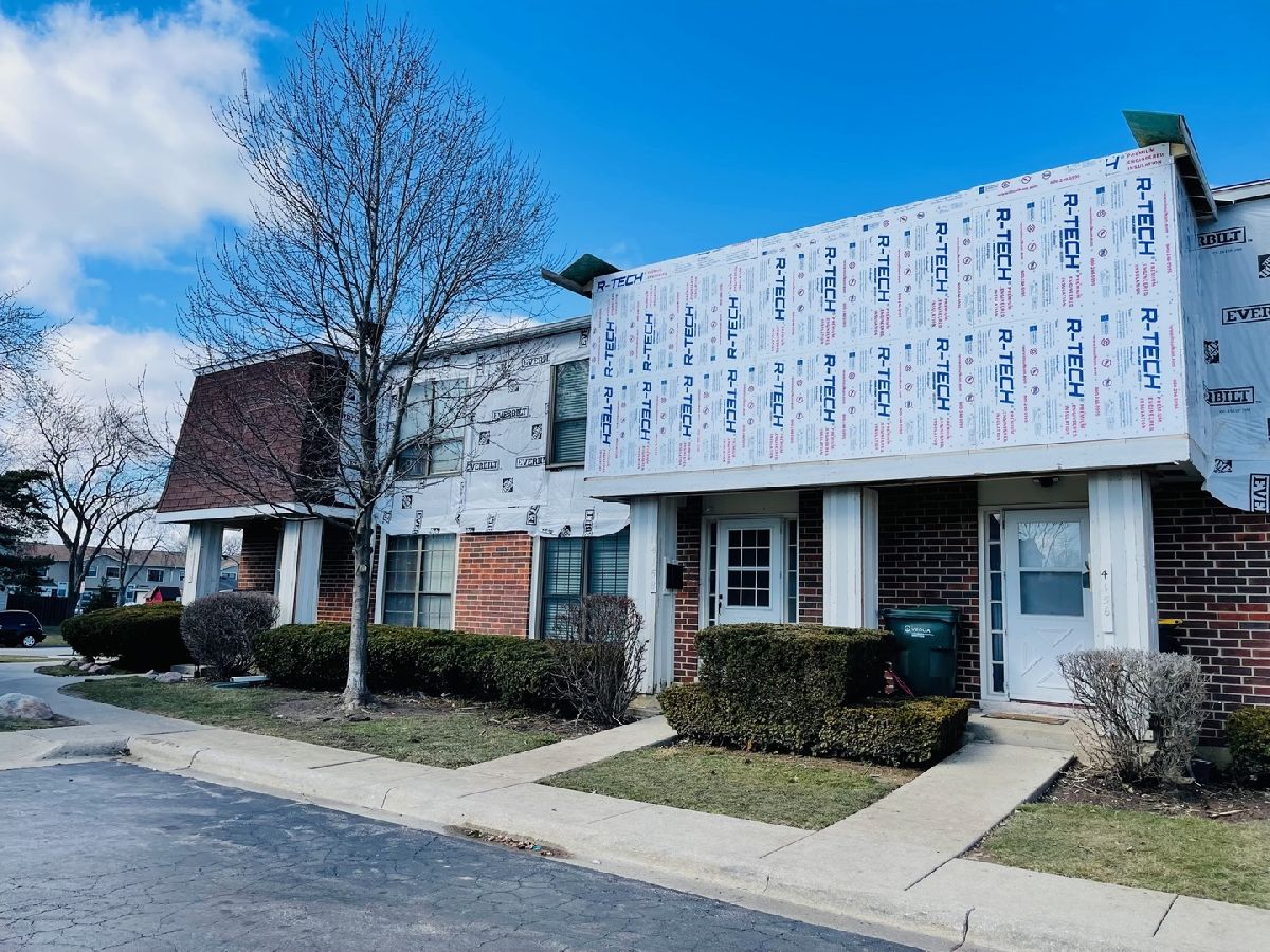 Townhomes Rented Continental Village Waukegan Illinois, 4158 Brentwood