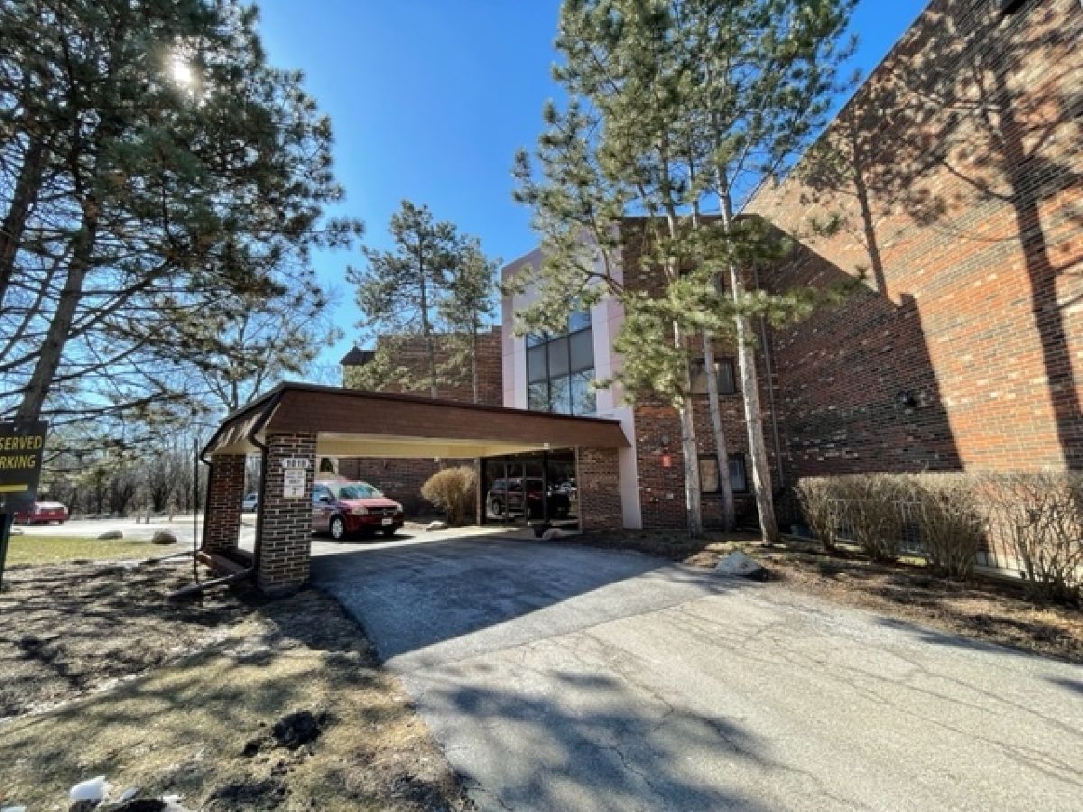 Condominiums Sold Glencove Estates Glenview Illinois, 1018 Castilian