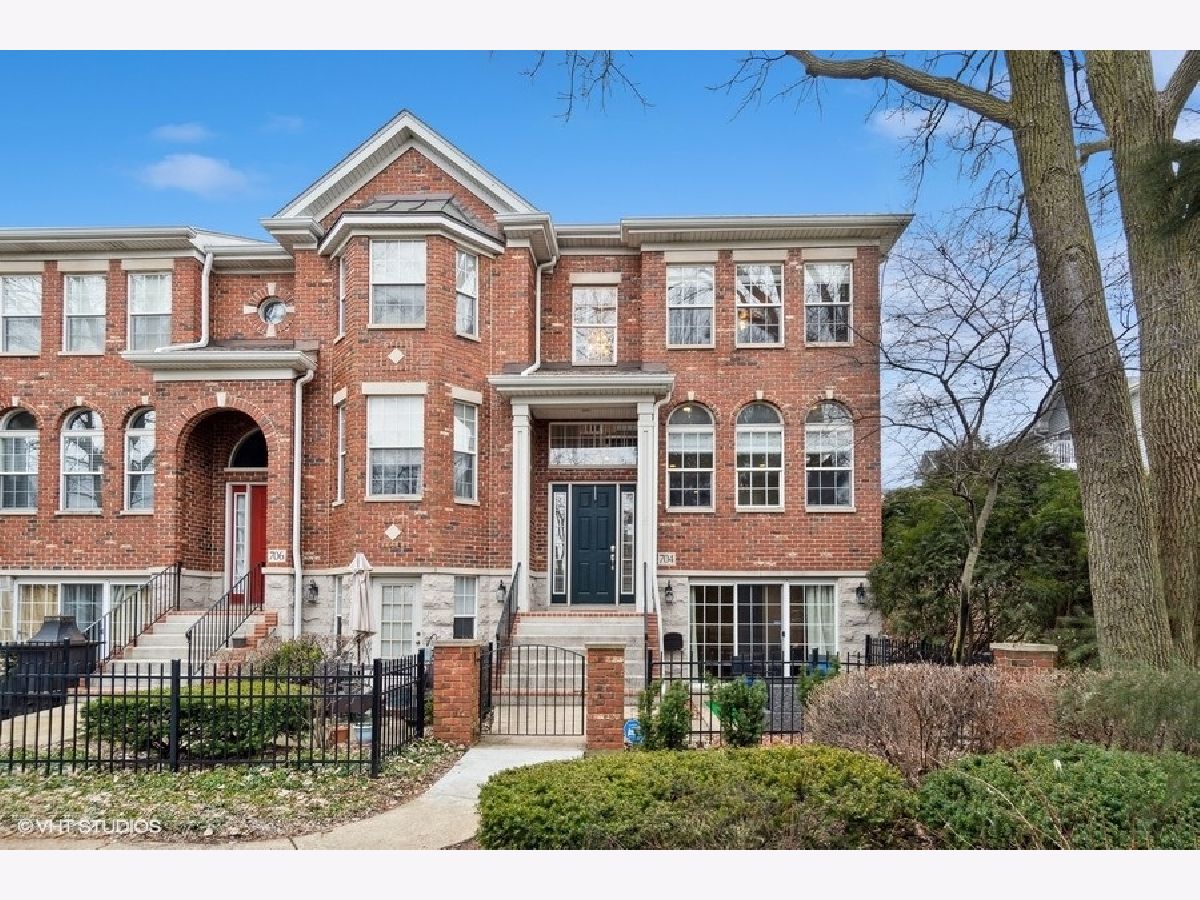 Townhomes Sold Prescott Woods Naperville Illinois, 704 Prescott