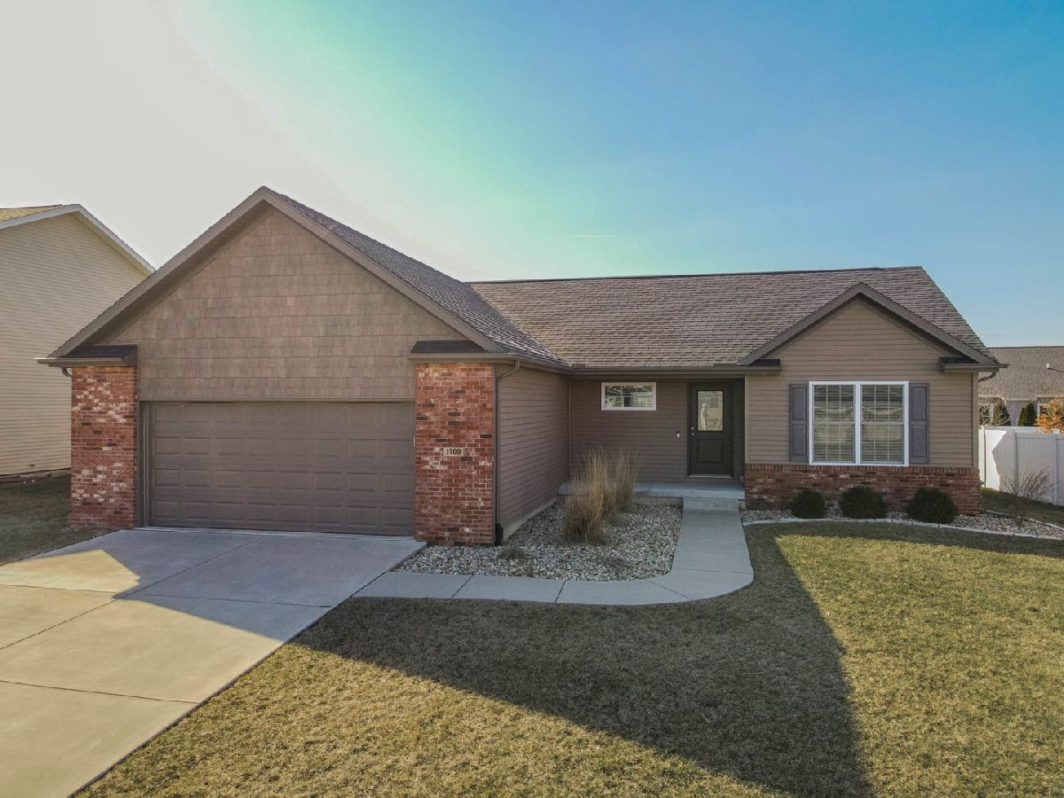 Homes Sold Hershey Grove Bloomington Illinois, 1709 Keybridge